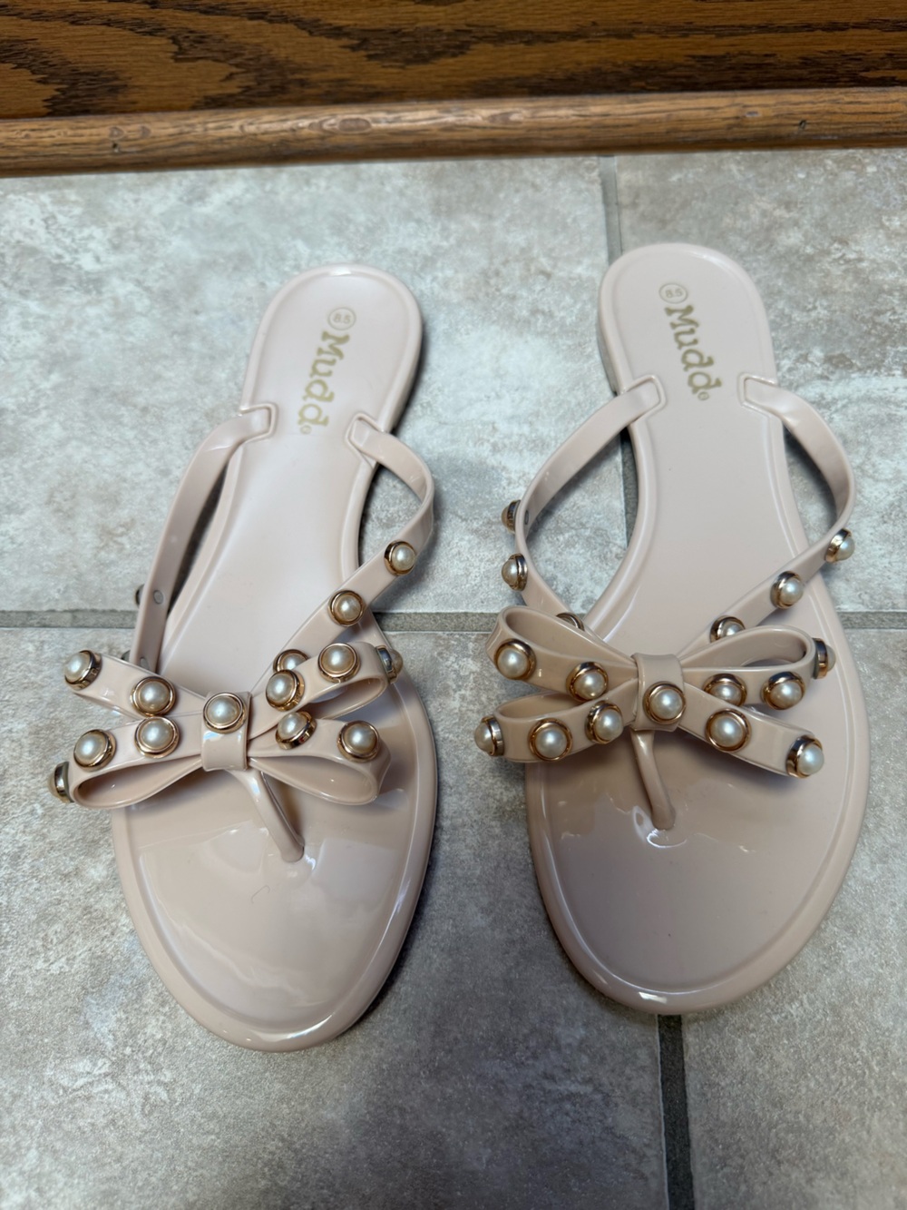 Mudd Women's Pearl Bow Jelly Sandals — Beige